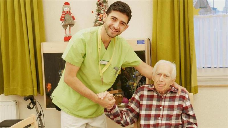 Diego Arenas arbeitet gern mit seinen Alten, wie er die Bewohner im Haus Wilstedt liebevoll nennt. Denn in Kolumbien hat man Respekt vor älteren Menschen.