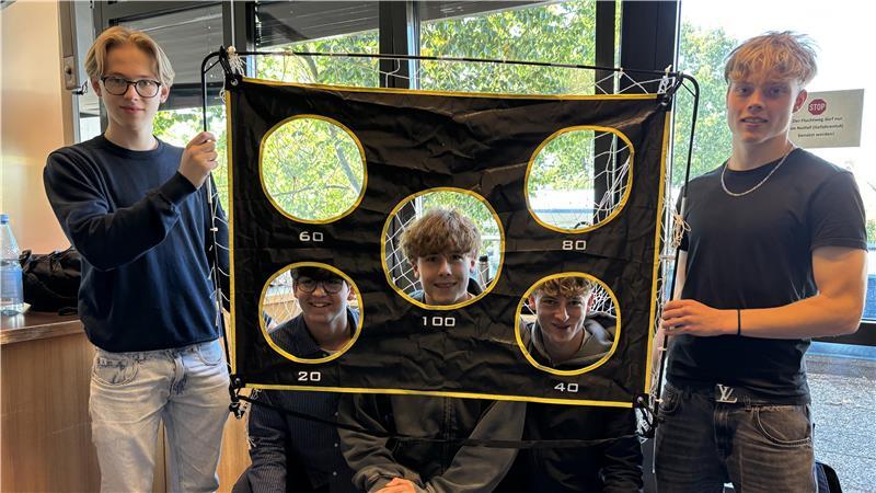 „Diese Schüler sind Gold wert“: Pfiffige Geschäftsideen aus Stade Diese Elftklässler wollen aus alten Fischernetzen Sportnetze herstellen.