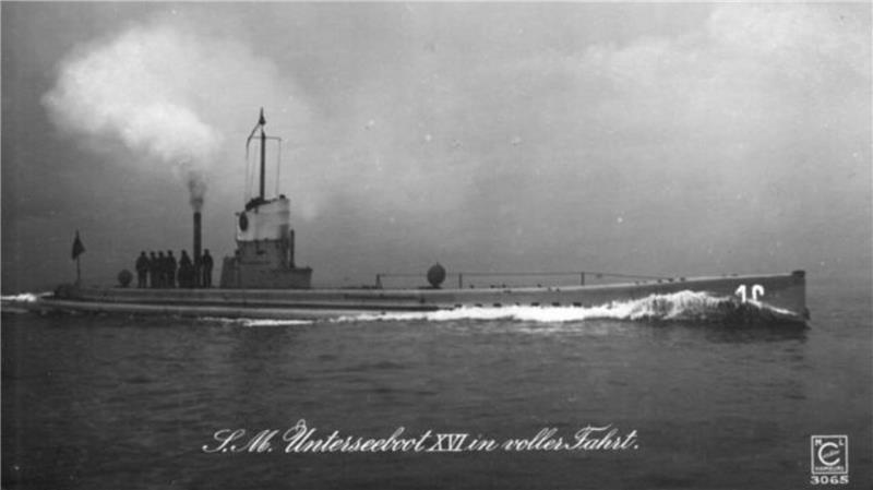 Diese Feldpostkarte zeigt das 58 Meter lange U-Boot (U16) im Jahr 1915 in voller Fahrt. Foto: Wikipedia