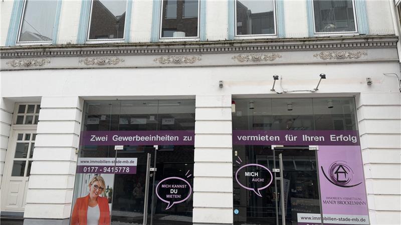 Diese Geschäftsräume in der Hökerstraße werden für 1500 Euro Nettomiete angeboten. Zwei Häuser weiter werden für 200 Quadratmeter 2.100 Euro Miete fällig.