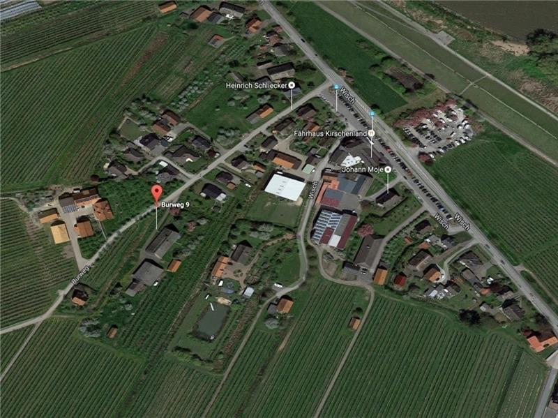 Diese Karte zeigt den Ort, in dem der neue Bebauungsplan liegen soll. Rot markiert ist das denkmalgeschützte Hauptgebäude des Resthofs am Burweg 9. Karte: Google Maps
