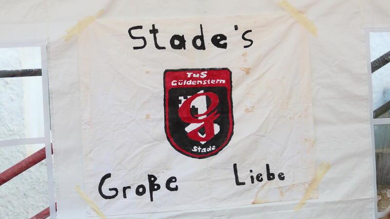 Diese Liebesbekundung haben die Fans der TuS Güldenstern auf ein Transparent gemalt.