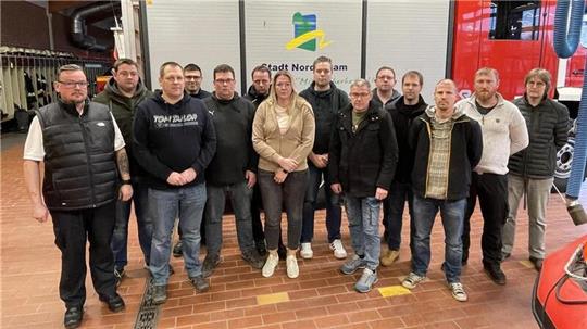Diese Mitglieder des Stadtkommandos der Feuerwehr waren von ihren Ämtern zurückgetreten. 150 Kameraden aus den Einsatzabteilungen hatten sich solidarisch erklärt und sich bei ihren Ortsbrandmeistern beurlauben lassen.
