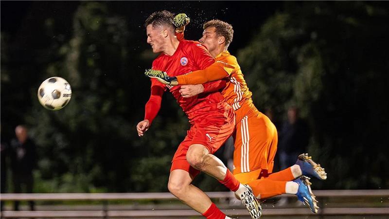 Diese Szene ist bei A/O nicht vergessen: Harsefelds Torhüter boxte Daniel Brunsch im Strafraum um und A/O bekam den fälligen Elfmeter nicht, verlor das Derby mit 0:1.