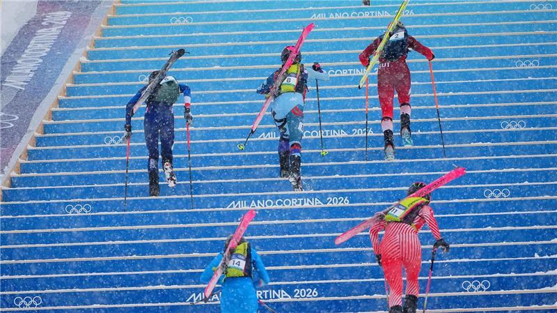 Diese Treppen müssen bewältigt werden.