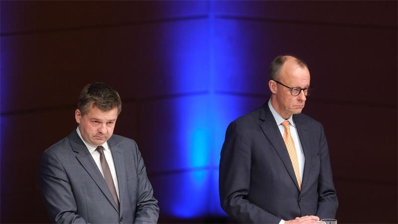 Pfiffe für Merz bei Wahlkampfauftritt in Kühlungsborn Diese beiden harmonieren bisher nicht besonders gut miteinander: Sven Schulze und Friedrich Merz.