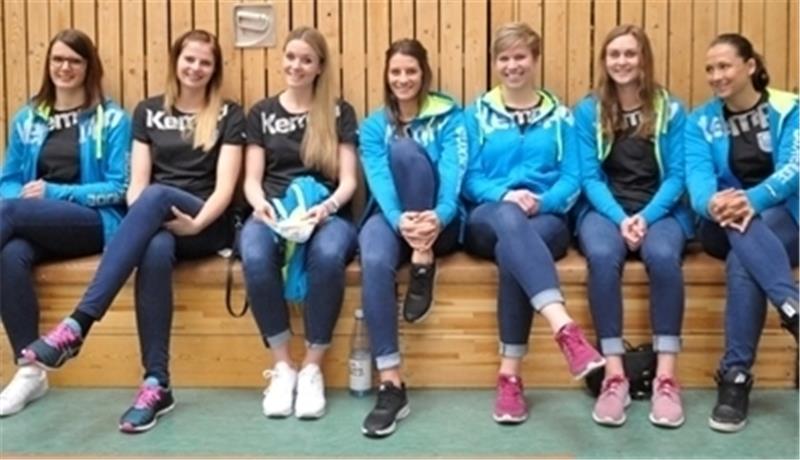 Diese zum Zusehen verdammte Truppe wäre bundesligareif (von links): Jana Podpolinski, Jessica Oldenburg, Antje Lenz, Lena Zelmel, Friederike Gubernatis, Paula Prior und Randy Bülau.