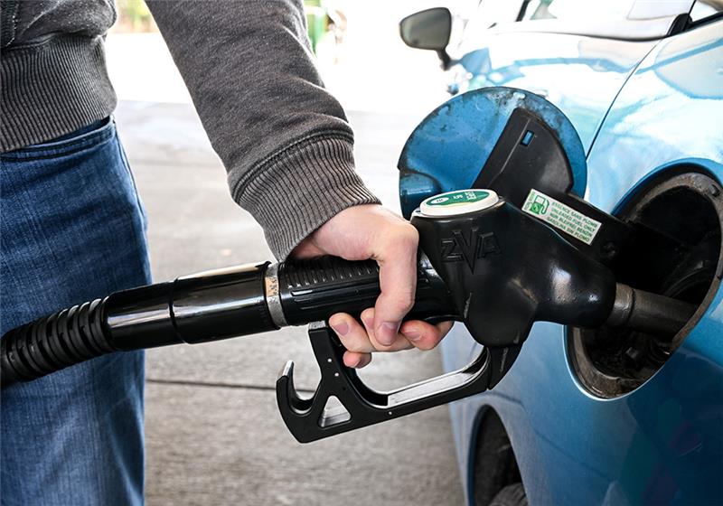 Diesel und Benzin sind so teuer wie nie. Und für Autofahrer ist keine Entspannung in Sicht. Foto: dpa