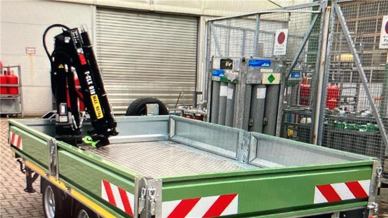 Zu gierig? Diebe fahren sich fest Dieser Anhänger ist direkt vom Firmengelände gestohlen worden.