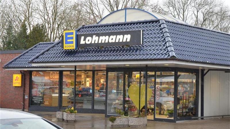 Dieser Heeslinger Supermarkt wurde am Donnerstagabend von einem bewaffneten Unbekannten überfallen.
