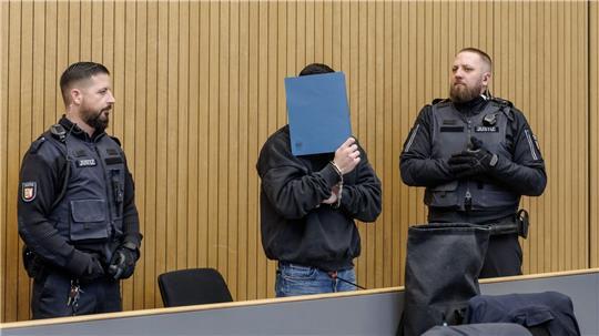 Dieser Mann muss sich seit Freitag wegen Totschlags vor dem Landgericht Lübeck verantworten.