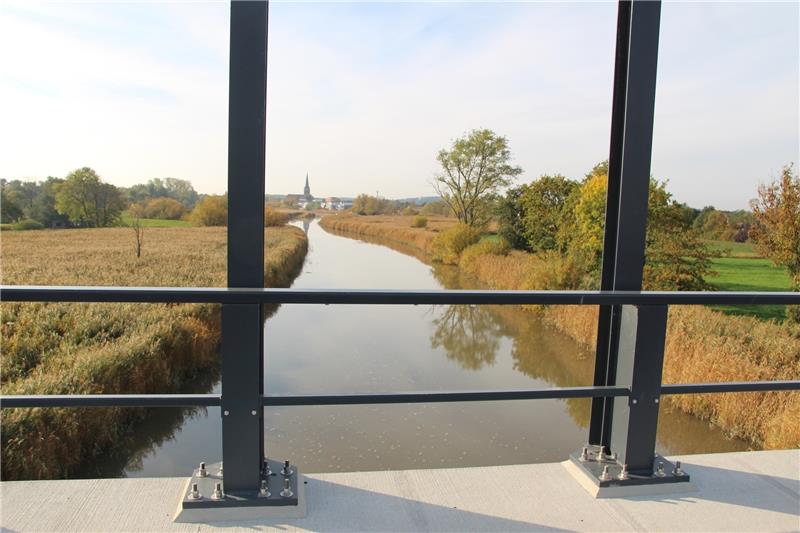 Dieser Panoramablick von der Autobahnbrücke über die Este nach Buxtehude wird später von einer Lärmschutzwand verdeckt sein.
