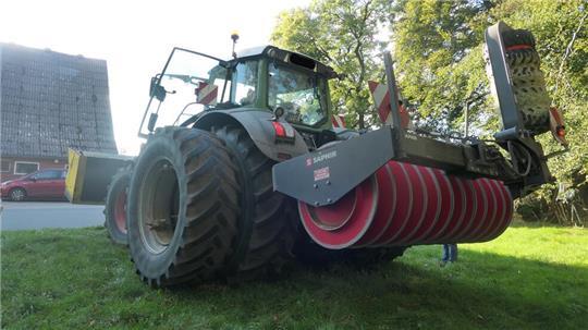 Dieser Traktor wurde von der Polizei Hemmoor auf der Kreisstraße 21 in Wingst aus dem Verkehr gezogen.