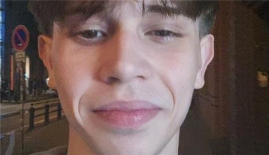 Dieser Unbekannte soll sich auf einer Dating-Plattform mit einem 23-Jährigen verabredet und ihn in eine Falle gelockt haben.