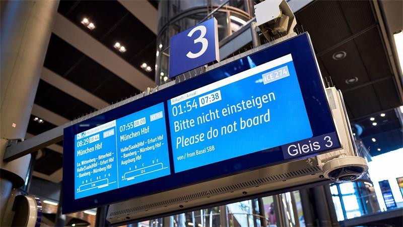 Dieser Zug hatte fast sechs Stunden Verspätung.  „War interessant auf jeden Fall“, sagt Fahrgast Cziczi.