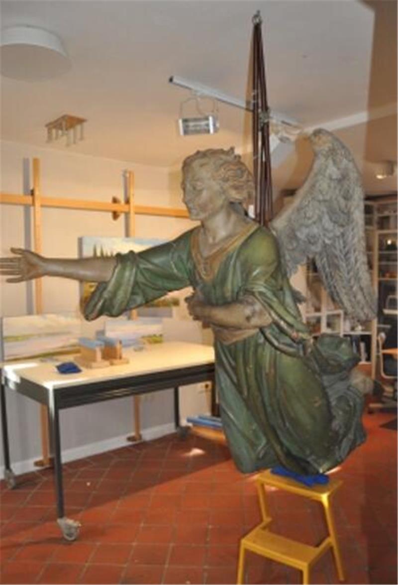 Spektakuläre Pläne für die Horneburger Kirche Dieser heimatlose Engel soll einen Platz in der Liebfrauenkirche finden - schwebend über dem Taufbecken.