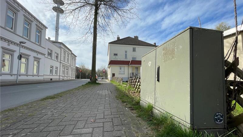 Dieser unscheinbare Kasten an der Jahnstraße spielt für die Nordenhamer Straßenbeleuchtung eine wichtige Rolle. Von hier wird über ein weitverzweigtes Netz Strom zu den einzelnen Laternen weitergeleitet.