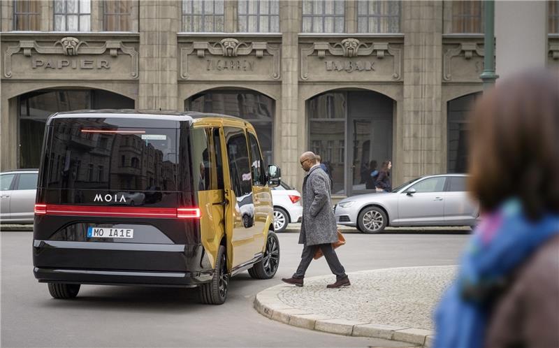 Dieser vollelektrische E-Shuttlebus mit dem Arbeitstitel „Pluto“ wird in Hamburg zum ersten Mal eingesetzt. Foto: VW