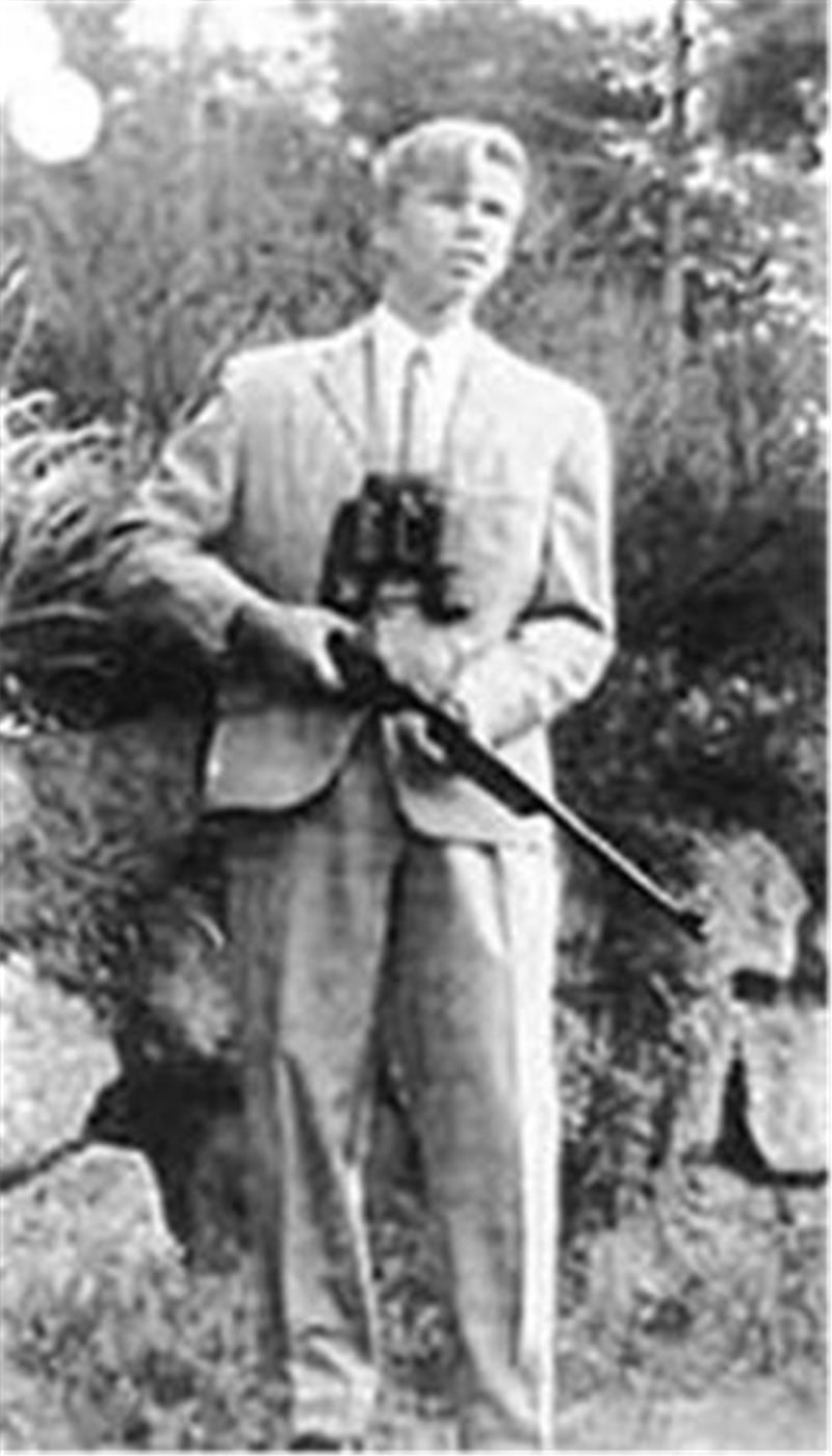 Dieses Bild zeigt den mutmaßlichen Serienmörder Kurt-Werner Wichmann im August 1968 mit einem Kleinkalibergewehr. Im gleichen Jahr wird Gründonnerstag (11. April) in Lüneburg die 38-jährige Ilse Gerkens erschossen. Es gab Hinweise auf Wichmann.