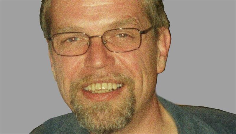 Ermittler fahnden mit neuen Bildern nach RAF-Terrorist Staub Dieses Foto zeigt Ernst-Volker Staub im Jahr 2002. Mit einem Computerprogramm wurde ein Bild erzeugt, dass ihn zeigen soll, wie er jetzt, mehr als 20 Jahre später, aussieht.
