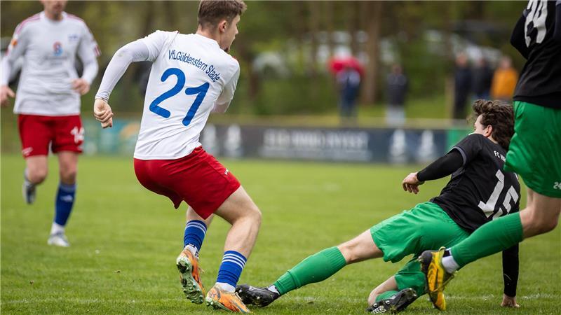 Dieses Foul an Louis Gehlken brachte den Stadern den 1:3-Anschlusstreffer durch Elfmeter. Gehlken, der zu A/O wechselt, traf dann auch zum schnellen 2:3 nach der Pause.