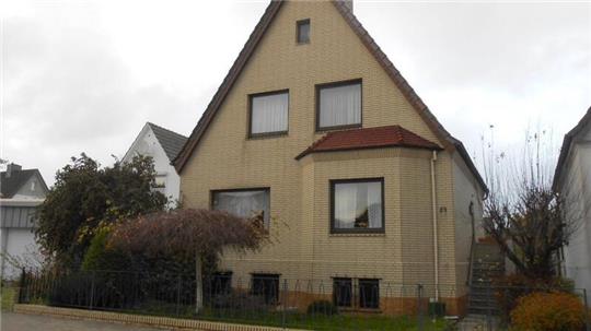 Dieses Haus in der Wilhelmstraße 24 in Brake (Landkreis Wesermarsch) steht im Mittelpunkt eines Erbschaftsstreits.