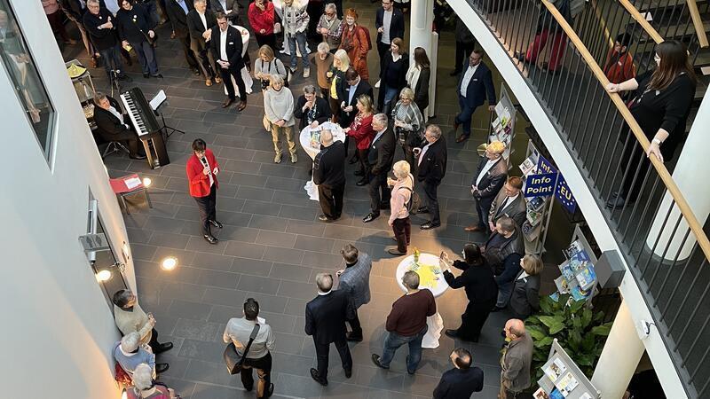 Buxtehuder Misere: Bürgermeisterin appelliert, auf Spott zu verzichten Dieses Jahr waren etwas weniger Menschen im Stadthaus als in den Jahren vor der Corona-Pandemie.