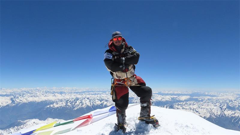 „Usain Bolt der Achttausender“: Netflix-Bergsteiger ist tot Dieses undatiertes Archivfoto (ursprünglich am 29.10.19) zeigt Purja auf dem Gipfel des Nanga Parbat. (Archivbild)