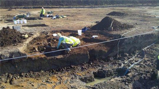 Dieses von Oxford Archaeology zur Verfügung gestellte Foto zeigt die Ausgrabungsstätte im mittelenglischen Aylesbury.
