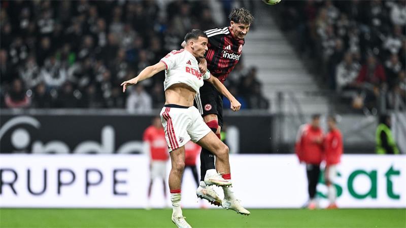 Eintracht erlöst - 1:0 gegen Köln erster Heimsieg seit März Diesmal stabiler Anker: Kapitän Robin Koch.