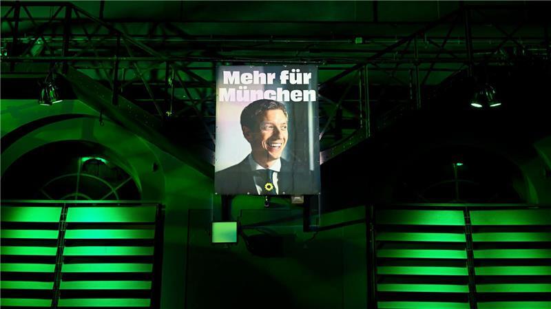 München bekommt erstmals einen grünen Oberbürgermeister Dieter Reiter (l) konnte sich im Rennen um das Münchner Rathaus nicht gegen Dominik Krause durchsetzen. (Archivbild)