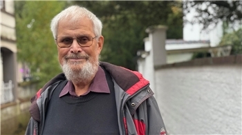 Wie ein früherer Airbus-Ingenieur gegen Prostatakrebs kämpft Dieter Schulze-Bahr aus Buxtehude lebt mit einer Prostatakrebserkrankung. Seine Schilderungen sind ein Plädoyer, das Angebot von Prostata-Untersuchungen frühzeitig wahrzunehmen.