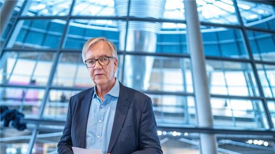 Dietmar Bartsch hat eine Idee, wie die Ampel-Koalition ihre Finanzsorgen angehen könnte: eine „Klimareichensteuer“.