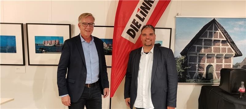 Linke-Chef Dietmar Bartsch in Buxtehude: Parteikrise hat sich angekündigt Dietmar Bartsch (links) und Buxtehudes Linke-Wahlkreiskandidat Benjamin Koch-Böhnke kennen sich schon viele Jahre.