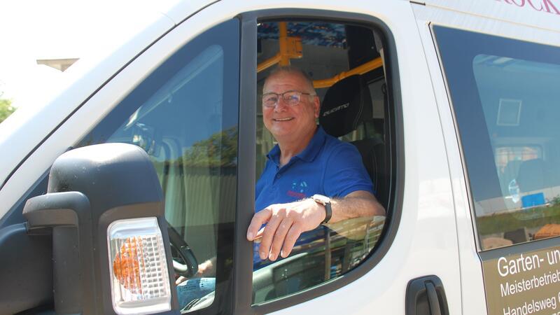 Dietmar Greiser, Vorsitzender und Fahrer des Bürgerbusses Apensen, freut sich über die stetig steigende Zahl der Nutzer.