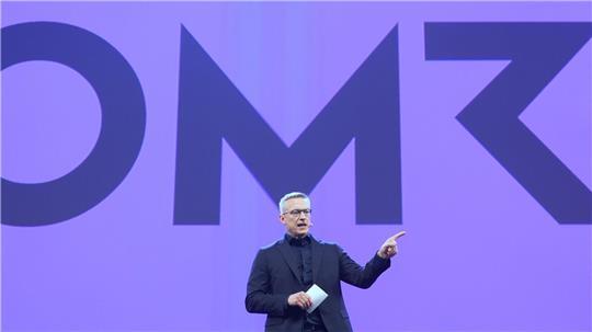 Digitalminister Wildberger ruft die OMR-Besucher zum Mitmachen auf.