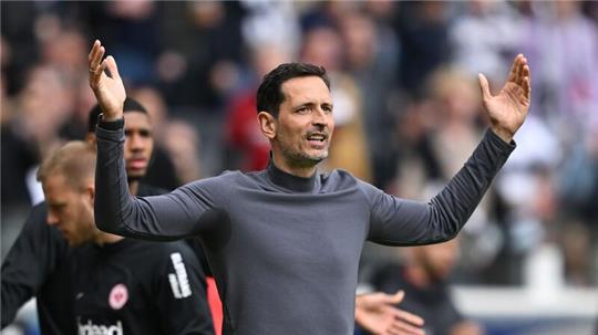 Dino Toppmöller bleibt der Trainer der Frankfurter Eintracht.