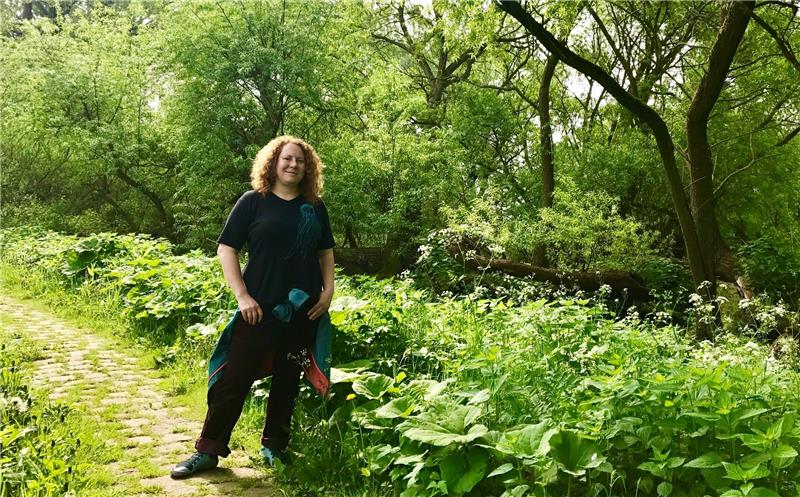 Diplom-Geografin Lena Pohle von der Gesellschaft für Ökologische Planung (GÖP), leitet das Elbe-Tideauenzentrum und ist Ansprechpartnerin für Führungen durch das Naturschutzgebiet. Foto Sonnleitner