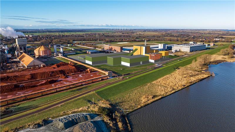 Direkt neben den Anlagen der AOS mit ihrer roten Erde will Hansekraft das Holzkraftwerk betreiben.