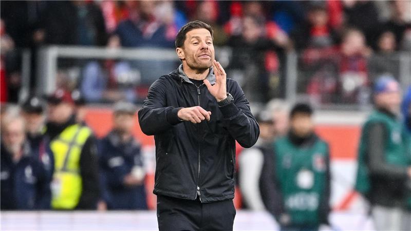 Leverkusen entthront: Freiburg macht Bayern zum Meister Dirigierte immer wieder vom Spielfeldrand aus: Bayer-Coach Xabi Alonso.