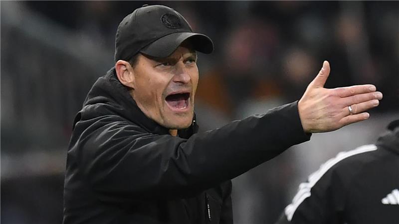 DFB-Pokal: FC St. Pauli gelingt Revanche gegen Hoffenheim Dirigierte von außen: St. Paulis Trainer Alexander Blessin