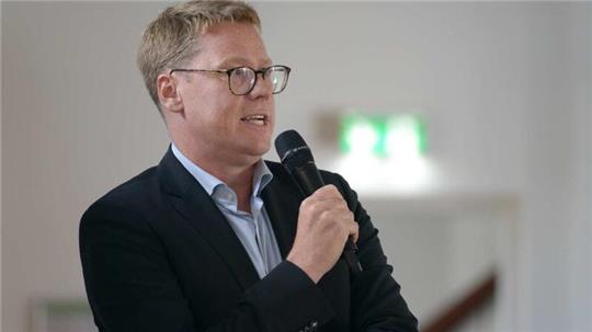 Dirk Mellies ist seit dem 1. September 2022 Fachbereichsleiter in Buxtehude. Zum 1. März 2024 kehrt er nach Hamburg zurück.