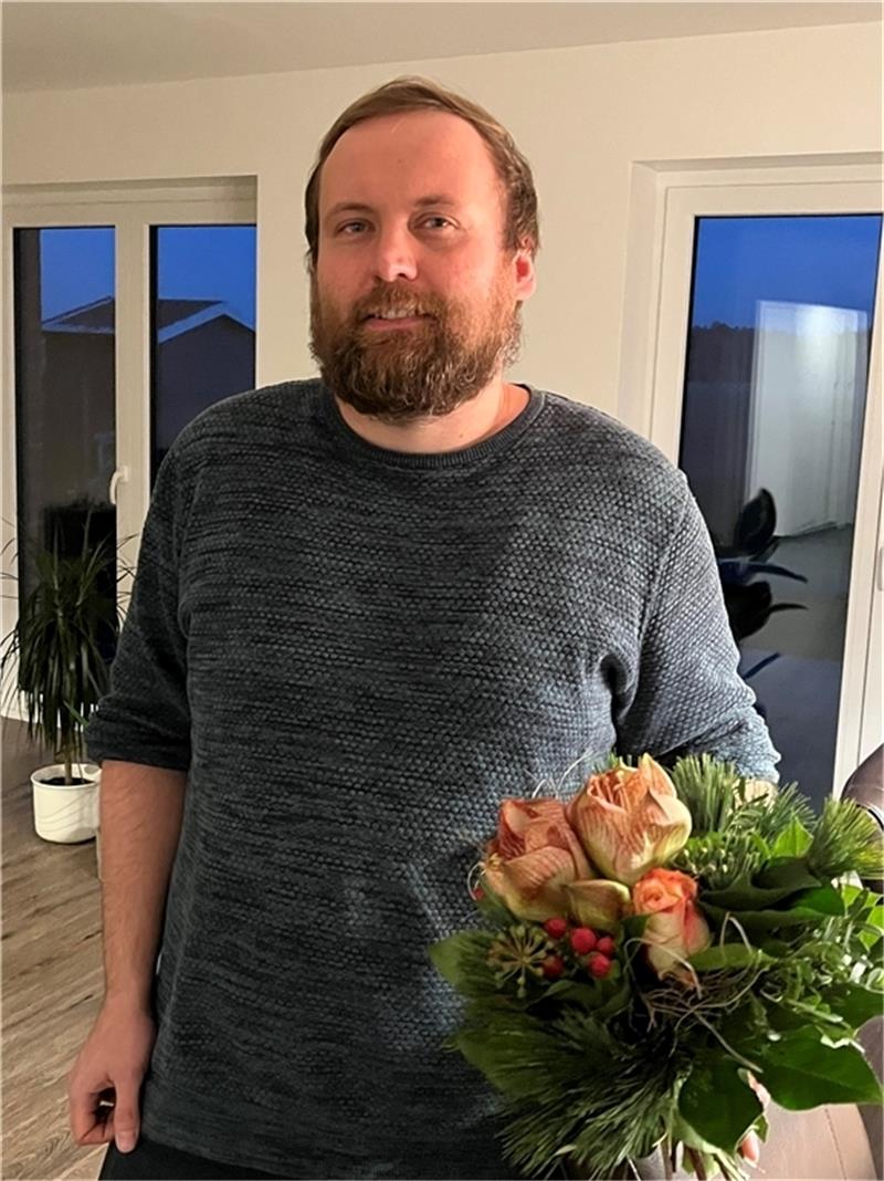Drei glückliche Gewinner des TAGEBLATT-Weihnachtspreisausschreibens Dirk Meyer aus Buxtehude gewinnt einen Gutschein im Wert von 250 Euro.