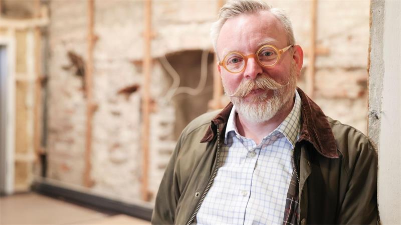 Dirk Rieger, der Bereichsleiter Archäologie und Denkmalpflege, kennt die Geschichte des historischen Gebäudes gut.