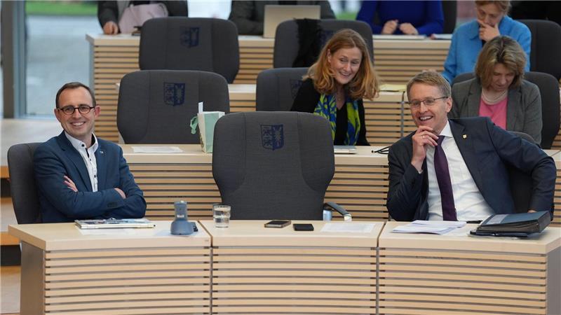 Gericht: Parlament unzureichend über Northvolt informiert Dirk Schrödter (CDU, links) steht in der Kritik. (Archivbild)