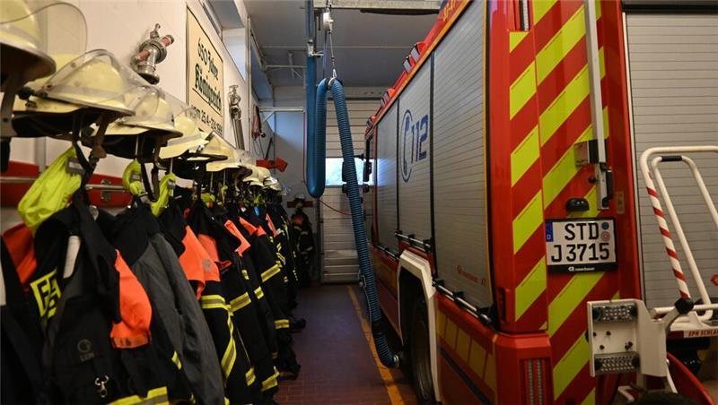 Altländer wollen Abriss der alten Feuerwache in Königreich verhindern Discofever statt Blaulicht: Die Fahrzeughalle in Königreich könnte zu einem Veranstaltungsraum werden.