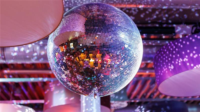 Der drohende Untergang des Nachtlebens Discokugel adieu? Von einem Clubsterben ist derzeit öfter die Rede - der Nachtleben-Markt hat einige Probleme. (Archivbild)