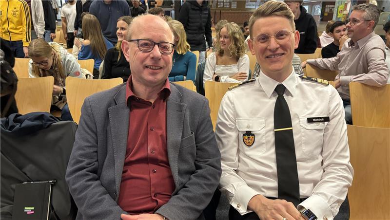 Diskutierten über den Wehrdienst und die Einführung einer Wehrpflicht: Superintendent Dr. Marc Wischnowsky (links) und Jugendoffizier Christopher Marschall.