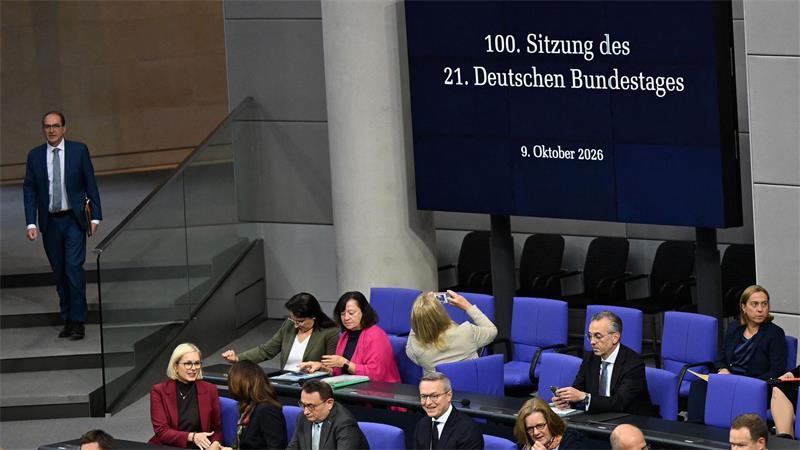 Dobrindt bei 100. Sitzung des 21. Bundestags