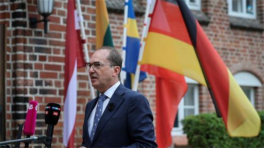 Dobrindt führt Gespräche über hybride Bedrohungen im Ostseeraum.